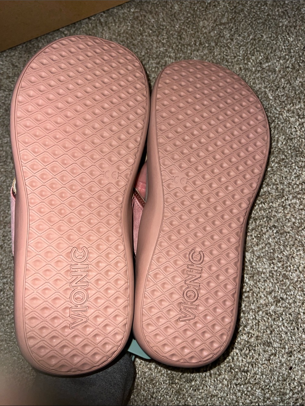 Vionic Women's Tava Leather Thong Sandal - Picture 6 of 7